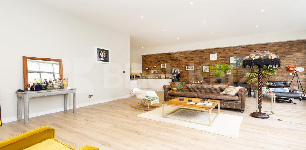 			WAREHOUSE CONVERSION IN ANGEL-OLD STREET-SHOREDITCH, 2 Bedroom, 1 bath, 1 reception Flat			 EAGLE HOUSE-EAGLE WHARF ROAD, ANGEL-OLD STREET-SHOREDITCH